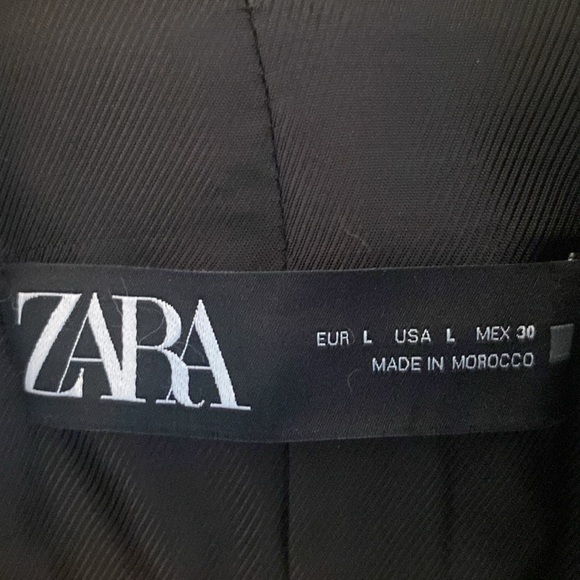 Black Zara blazer with gold buttons - Picture 2 of 4